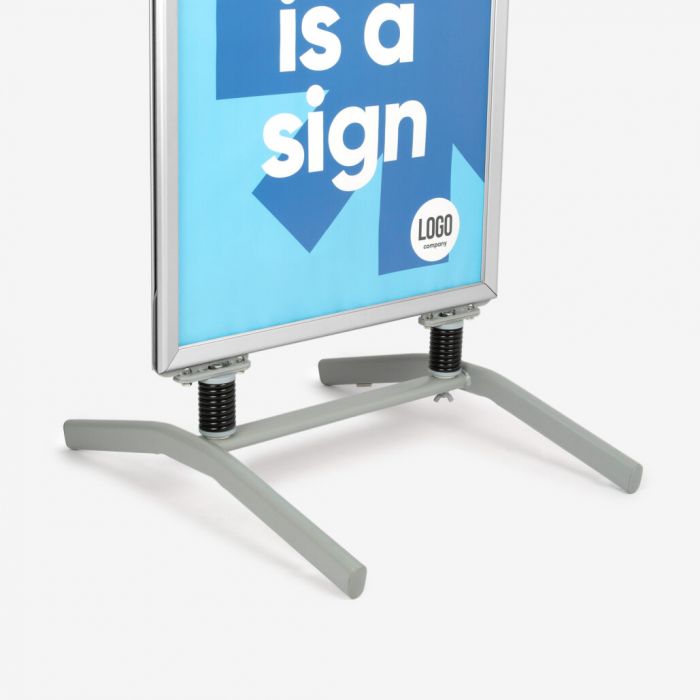 Gehwegschilder mit Schwenkfuß